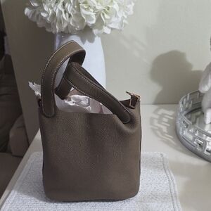Elegant Tan Leather Tote Bag